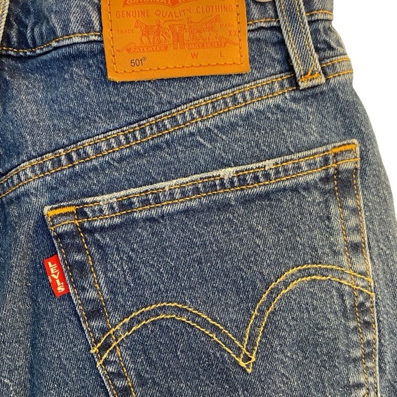 Levi's 501 Premium Denim Blue Cut Off's Medium Wash Jean Shorts Sz 26 - Picture 4 of 11